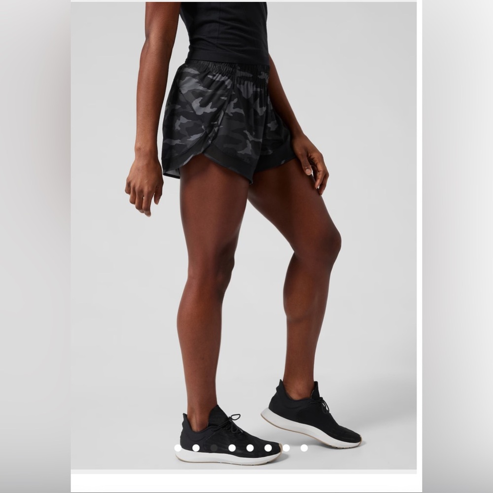 EUC! ATHLETA MESH RACER RUN MID RISE 4 SHORT size small - Picture 10 of 12